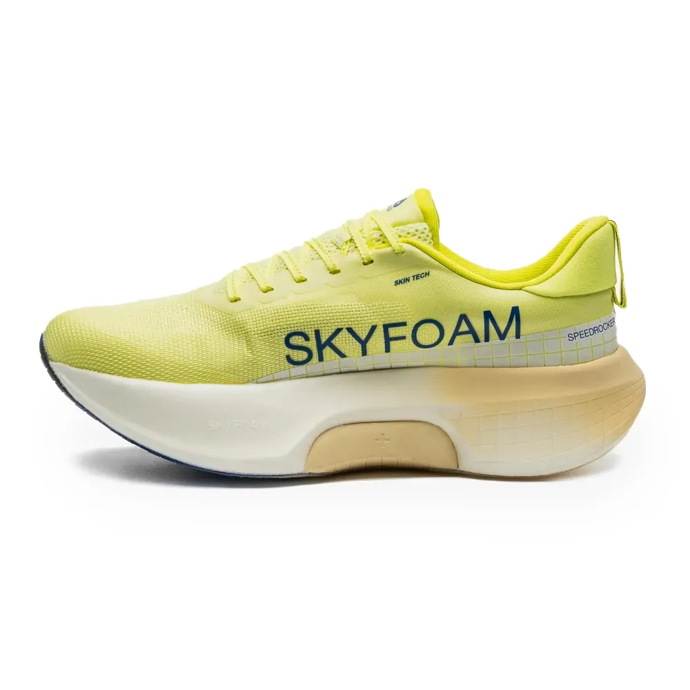 Tênis Fila Speedrocker Skyfoam Feminino Verde Limão mostrando o lado esquerdo com detalhes da marca e tecnologia Skyfoam